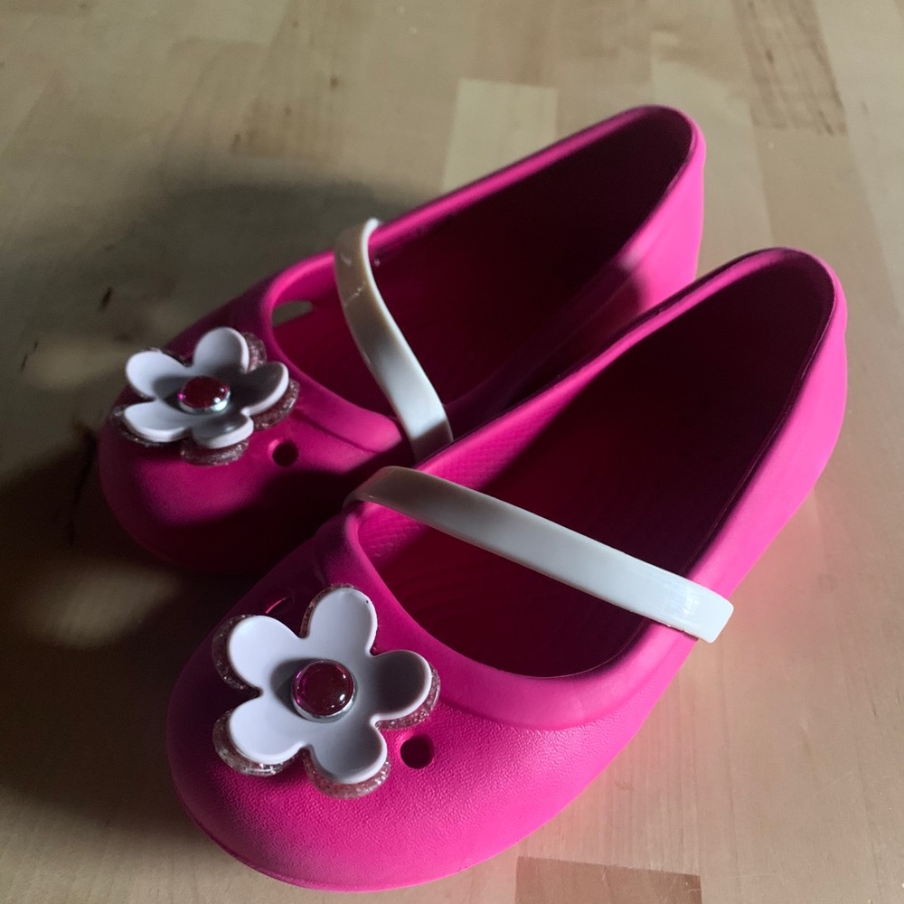 Girls crocs